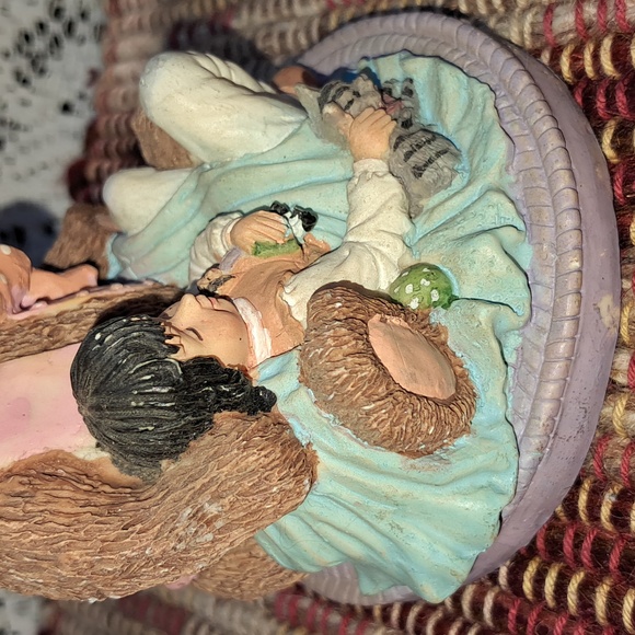 🎇🎉🎇 VINTAGE BOYD'S BEARS ??  Resin Sculpture  MAMA Holding SLEEPING GIRL - Picture 6 of 14